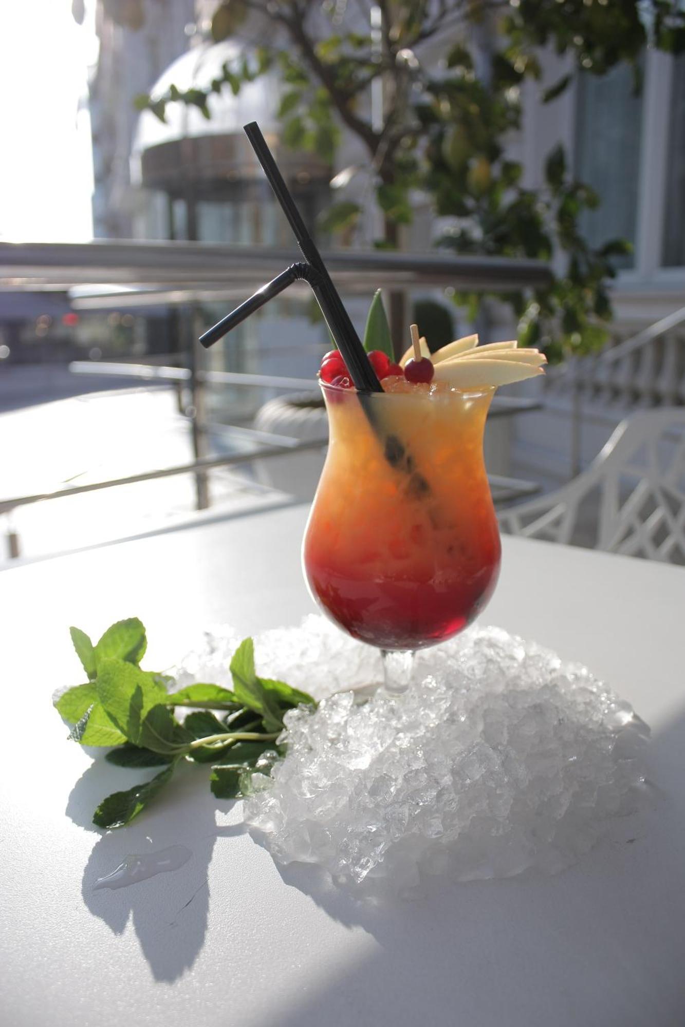 Boscolo Nice Hotel & Spa Ngoại thất bức ảnh A Hurricane cocktail