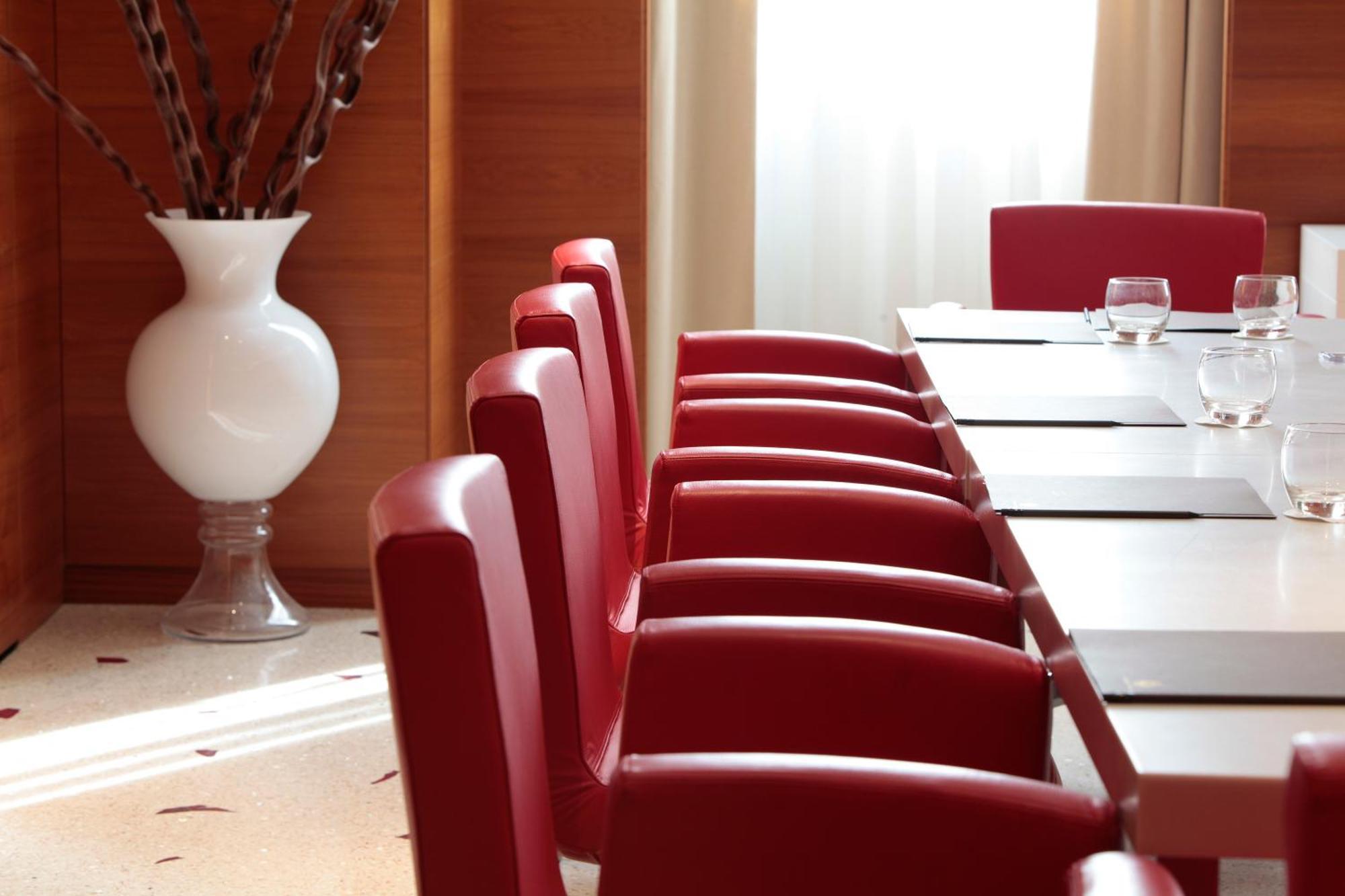 Boscolo Nice Hotel & Spa Ngoại thất bức ảnh A meeting room at the hotel