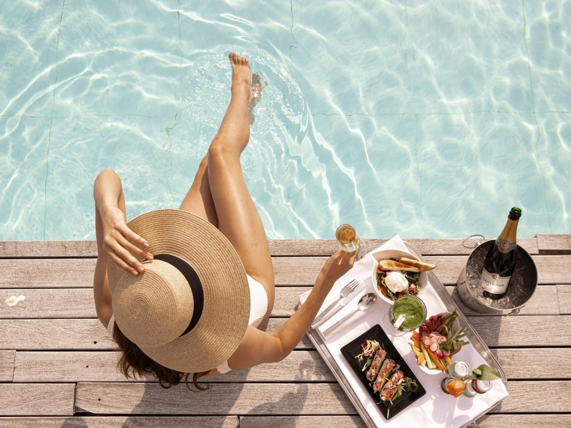 Boscolo Nice Hotel & Spa Ngoại thất bức ảnh A woman sunbathing